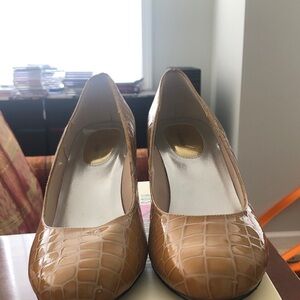 RosRhommerson faux croc neutral pumps